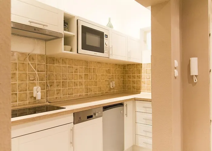 Chic And Very Budapesta